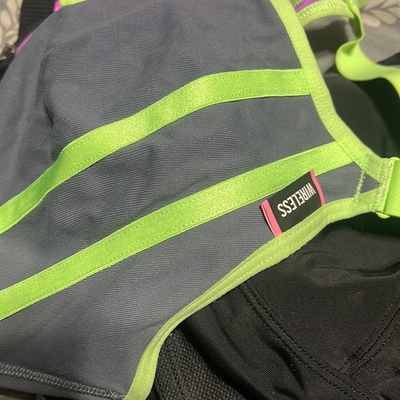 Victoria Secret Full coverage sports bra - Picture 4 of 5